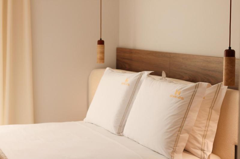 Monarc Hotel - image 2