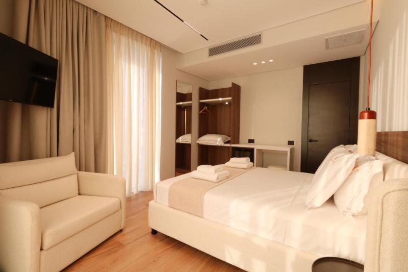 Monarc Hotel - image 12