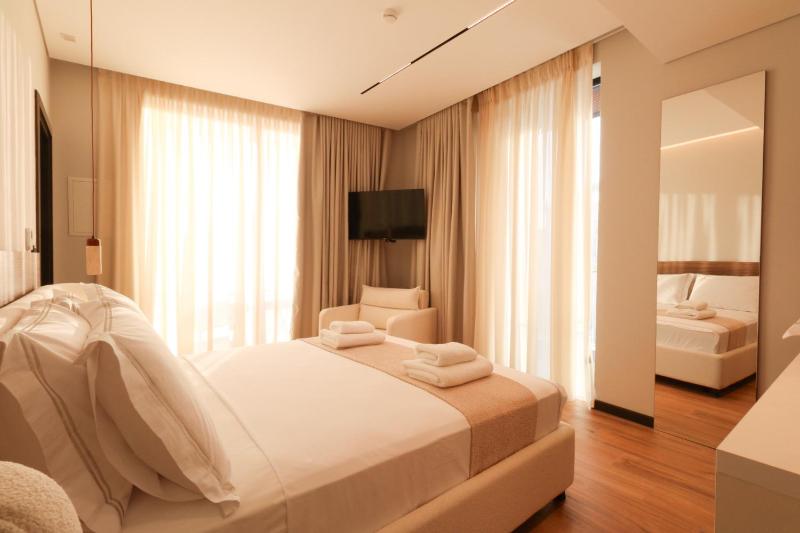 Monarc Hotel - image 15