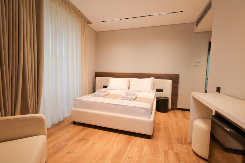 Monarc Hotel - image 13