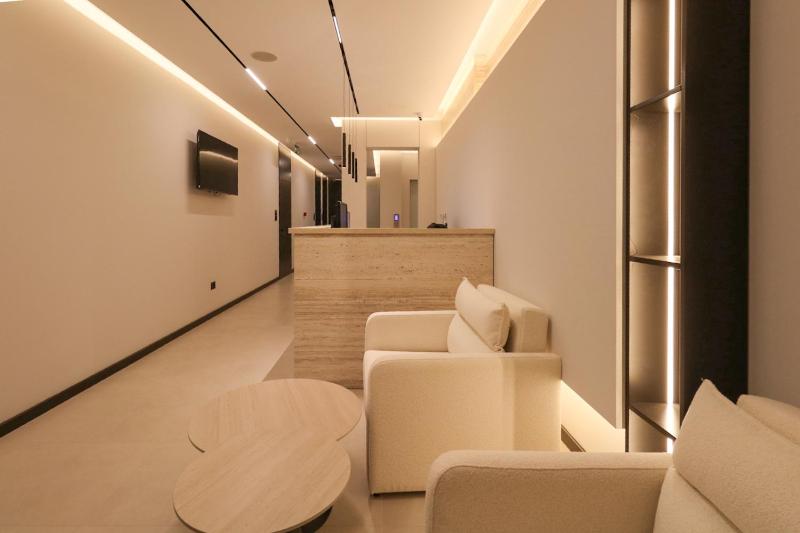 Monarc Hotel - image 4