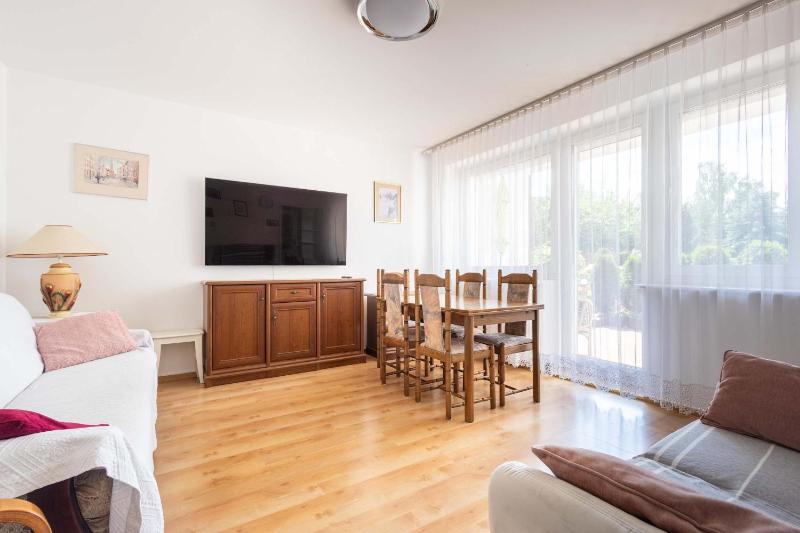 Przestronny Apartament Victus z Parkingiem Tarsaem i Gabinetem do Pracy By Noclegi Renters - image 18