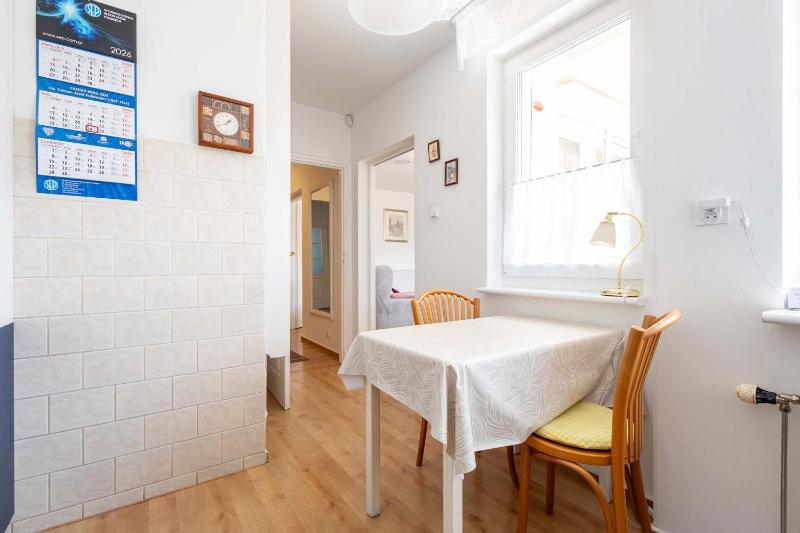 Przestronny Apartament Victus z Parkingiem Tarsaem i Gabinetem do Pracy By Noclegi Renters - image 11