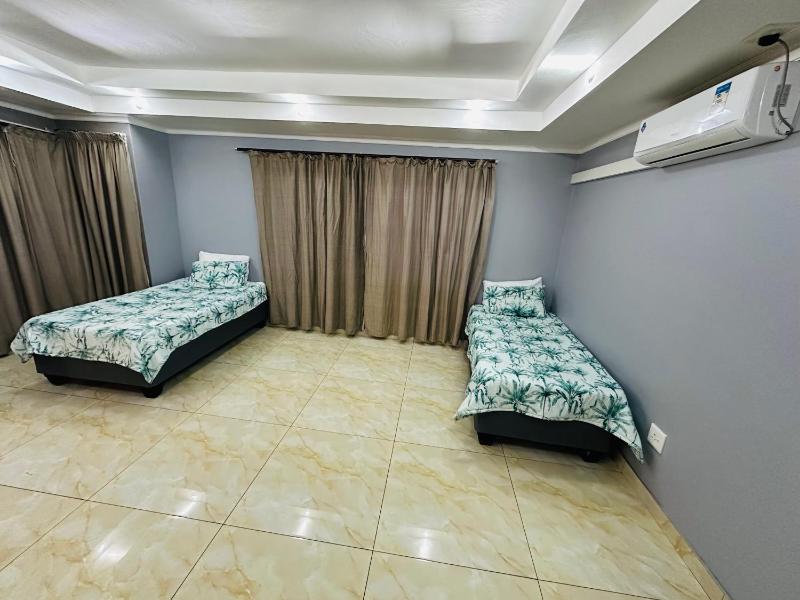 Woodlands Comfort Cove - image 2
