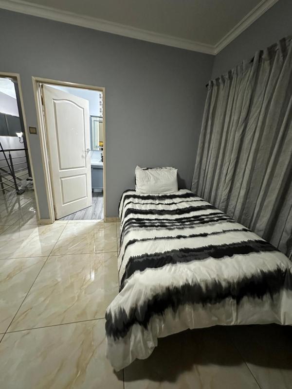 Woodlands Comfort Cove - image 12