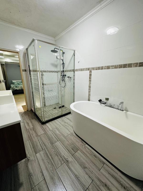 Woodlands Comfort Cove - image 11
