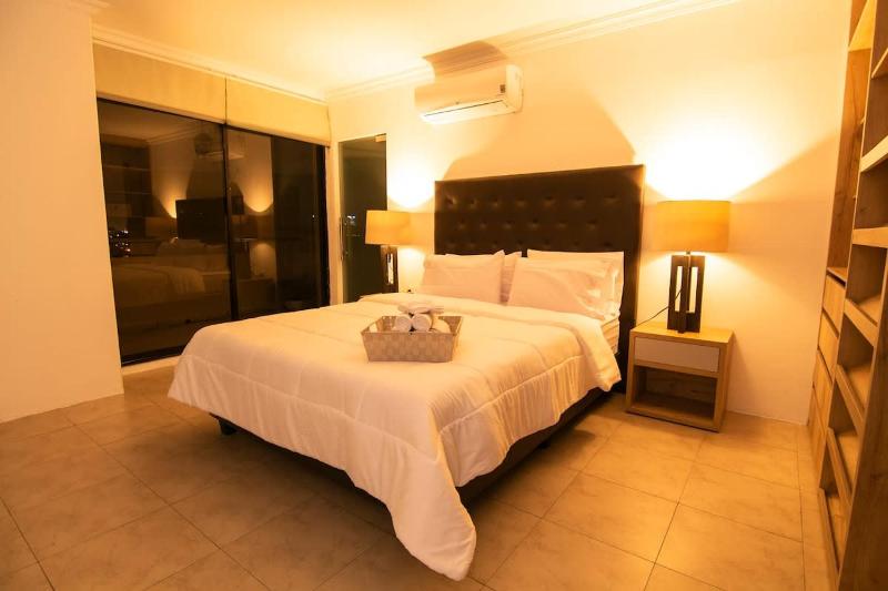 Elegant entire floor with amazing city view - image 15