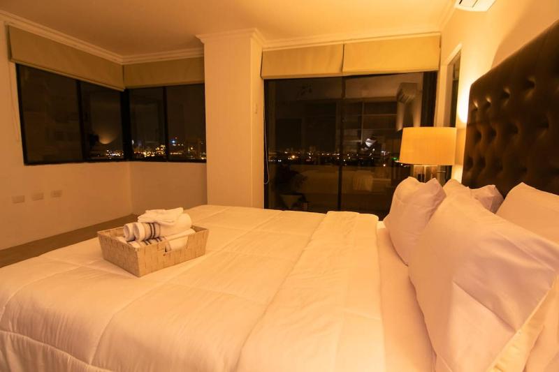 Elegant entire floor with amazing city view - image 8
