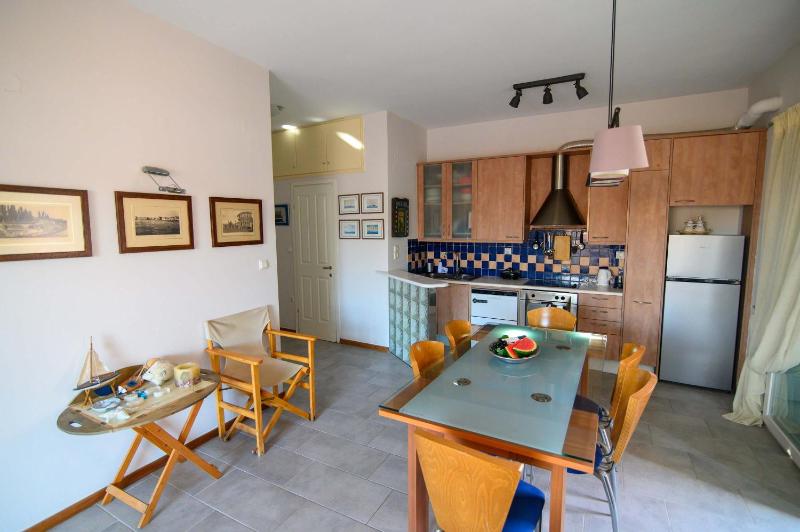 Spacious 2 Bd Balcony Apt in Preveza - image 9