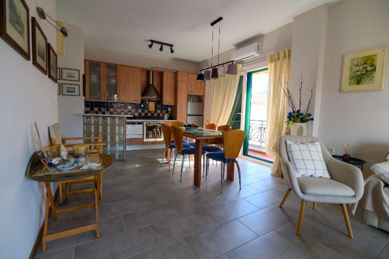 Spacious 2 Bd Balcony Apt in Preveza - image 30