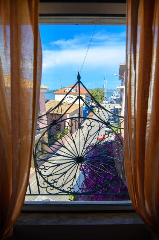 Spacious 2 Bd Balcony Apt in Preveza - image 3