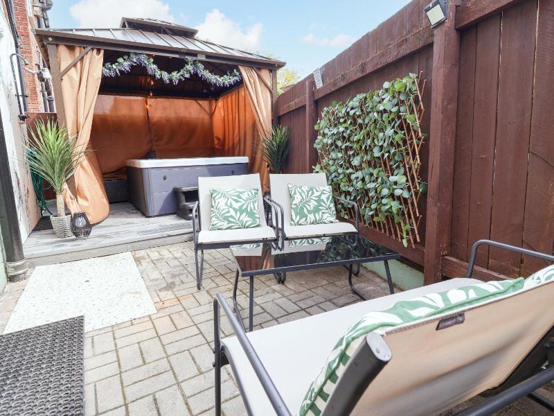 Steam and Stay Hoole - image 26