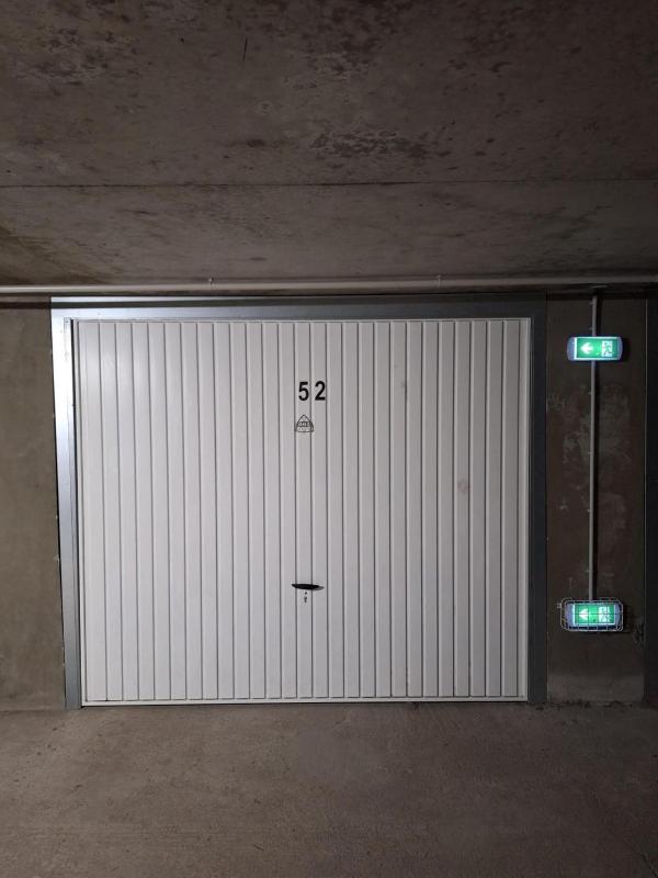 3-rooms apartment in front of snow - image 4