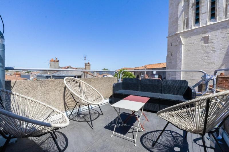Sur les toits du Vieux Port avec terrasse - image 8