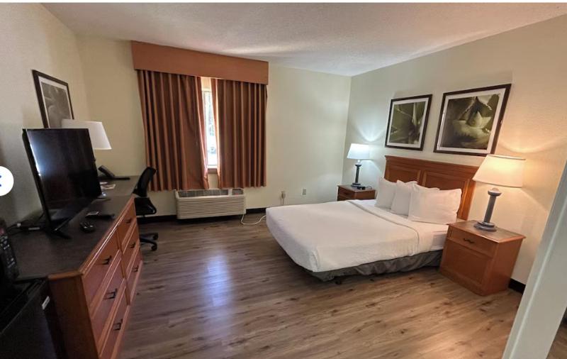 La Quinta Inn & Suites by Wyndham Tampa/Brandon West - image 25