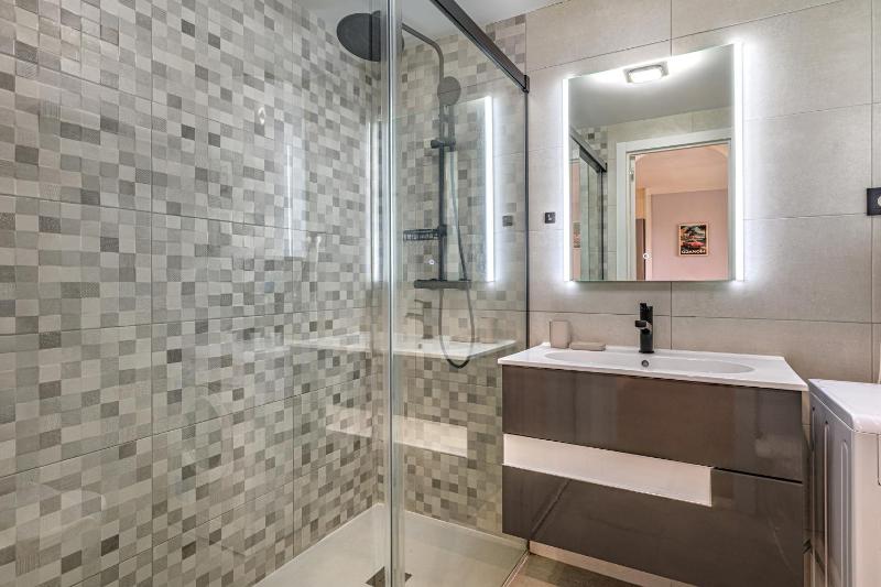 Calm apartment for family vacation - image 5