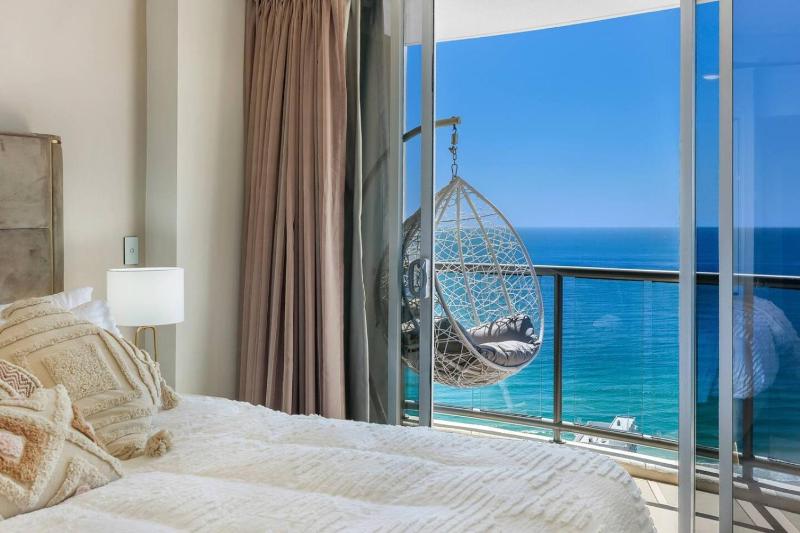 Luxury 3 Bedroom with Ocean and Hinterland views - image 12