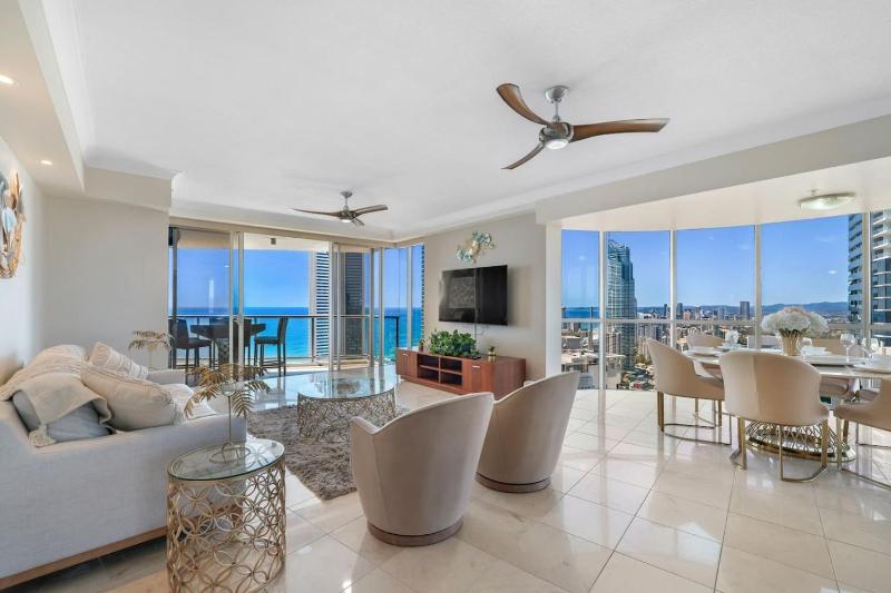 Luxury 3 Bedroom with Ocean and Hinterland views - image 6