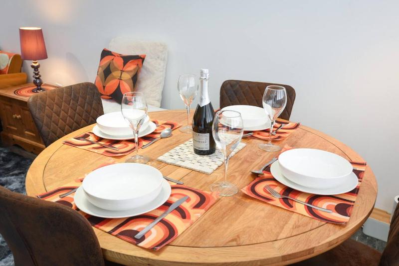Air Maison - Cosy and Stylish 2Bed Home with Enclosed Garden - image 17