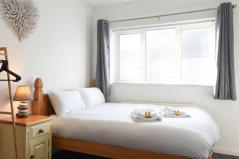 Air Maison - Cosy and Stylish 2Bed Home with Enclosed Garden - image 16