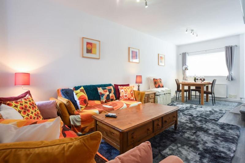 Air Maison - Cosy and Stylish 2Bed Home with Enclosed Garden - image 6