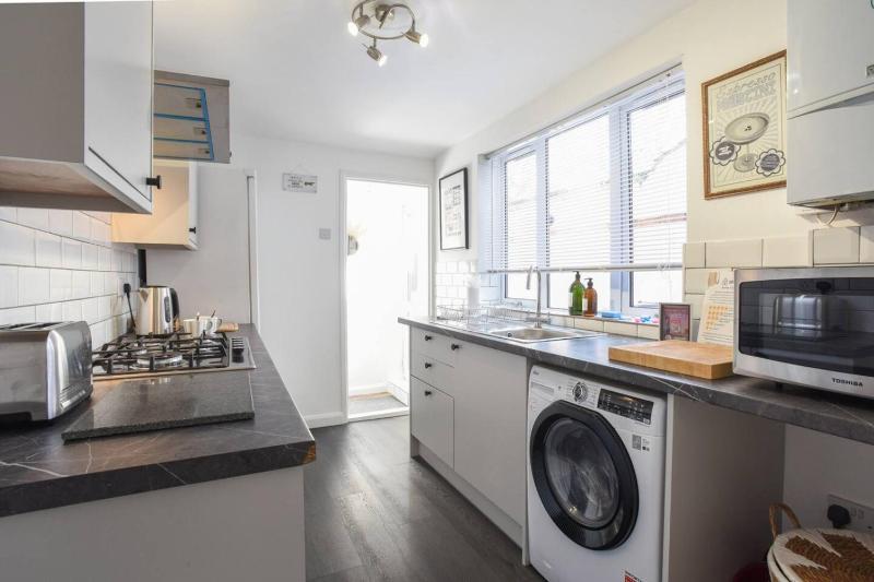 Air Maison - Cosy and Stylish 2Bed Home with Enclosed Garden - image 27
