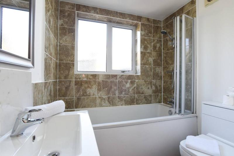 Air Maison - Cosy and Stylish 2Bed Home with Enclosed Garden - image 34