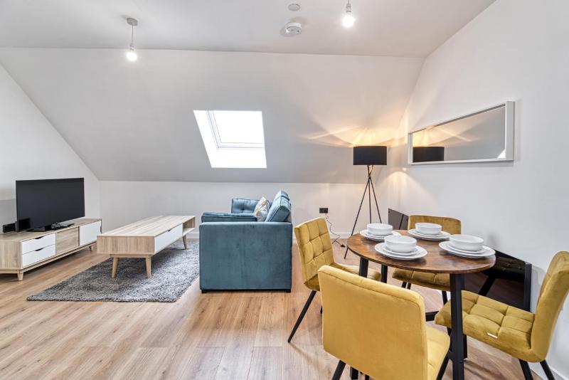 Jewellery Suite Heart of Birmingham City Centre 1-bedroom - image 1