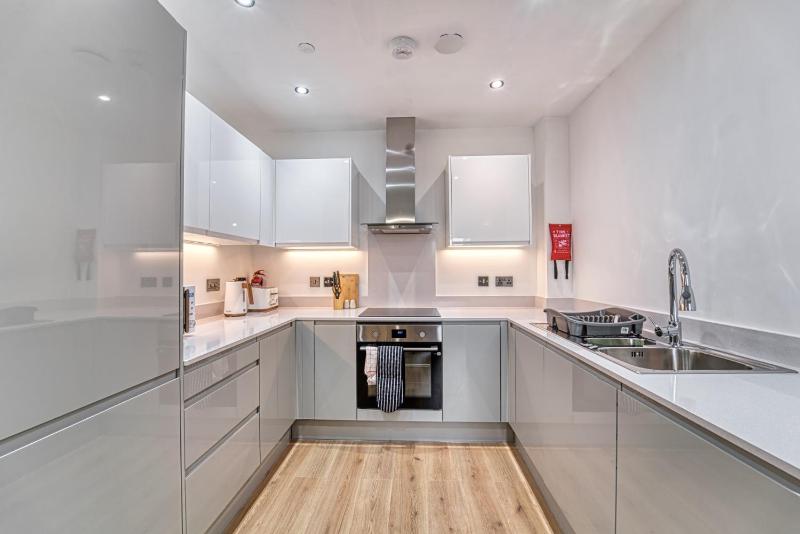 Jewellery Suite Heart of Birmingham City Centre 1-bedroom - image 16