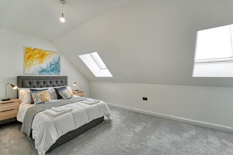 Jewellery Suite Heart of Birmingham City Centre 1-bedroom - image 7