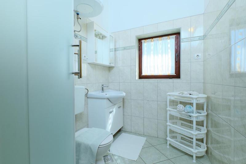 House Prica - image 44