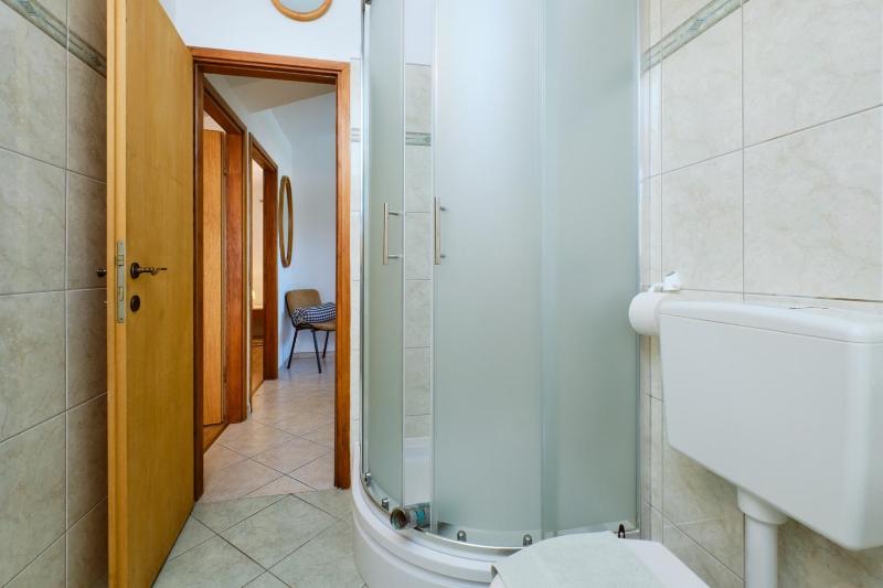 House Prica - image 37
