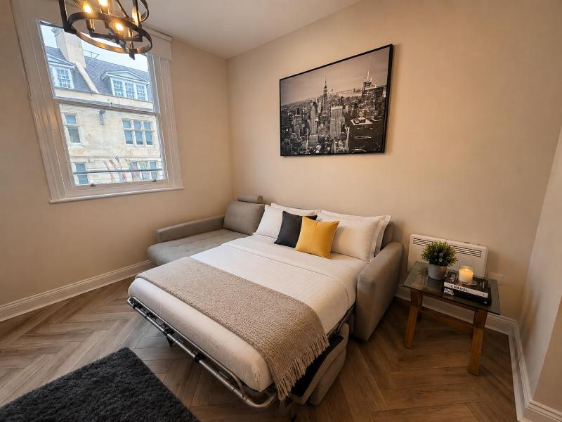 Superb Apartment In The Core Of Brighton - image 19