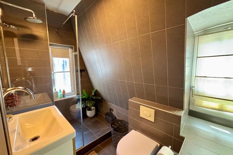 Quiet 2-bdrm flat in central Strasbourg - image 3