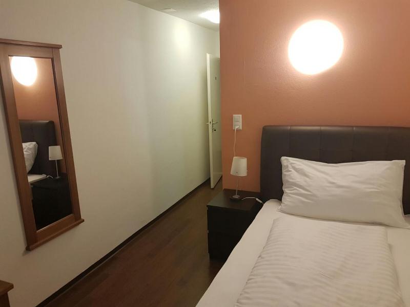 Double Room with Shared Toilet image 2