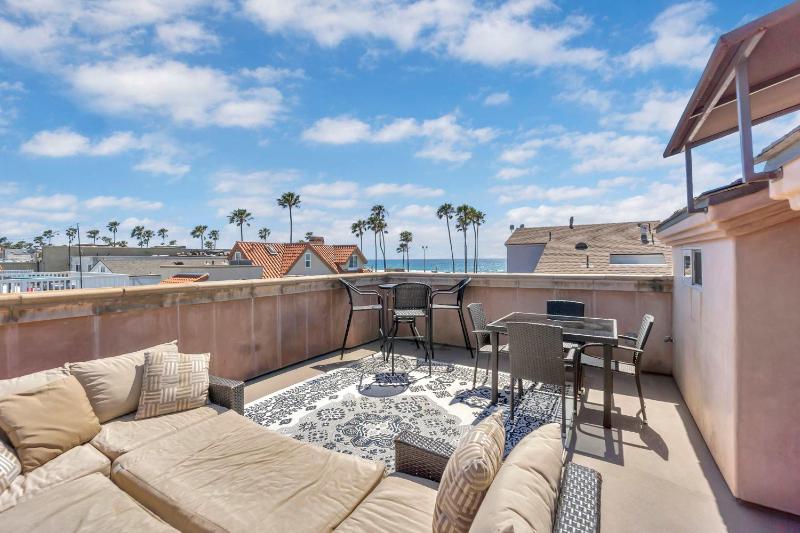 107 - 24th St - Rooftop Deck with Ocean Views home - image 6