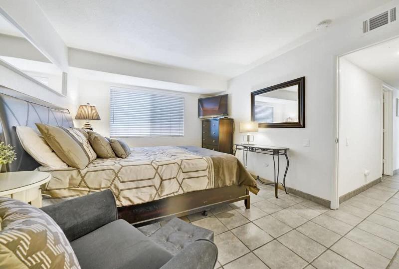 303 - 35th St A - Value 3bdr 3 blocks to the Beach home - image 21