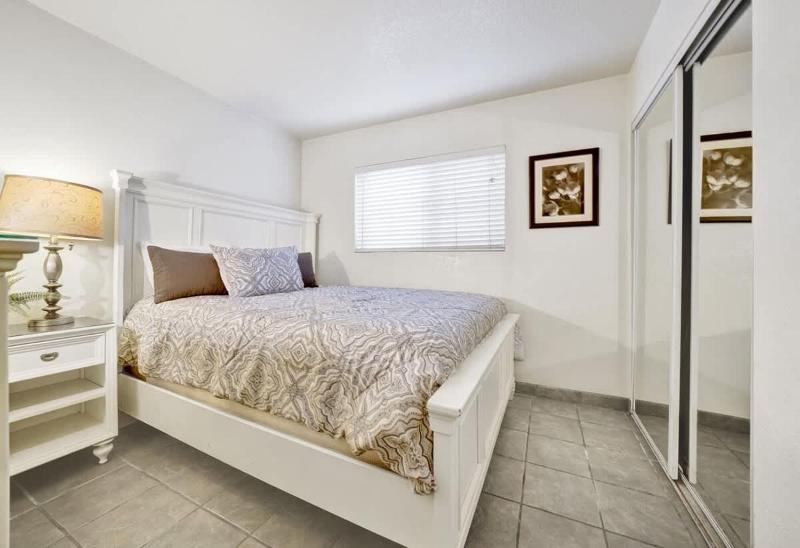 303 - 35th St A - Value 3bdr 3 blocks to the Beach home - image 13