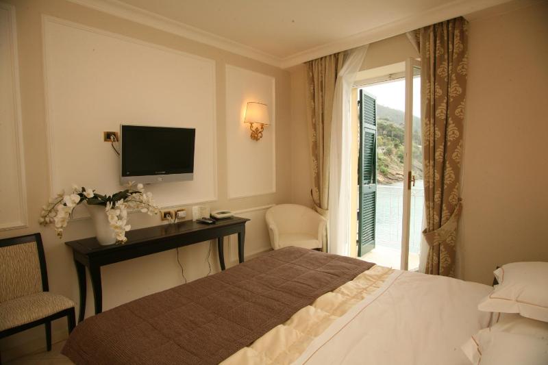 Superior Double with Sea View image 4