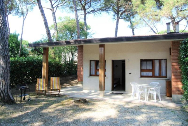 Peaceful retreat with garden and parking - image 14