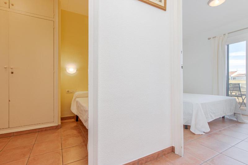 Apart-rent Apartamento Port Sotavent 0147 con vista al canal y piscina - image 35