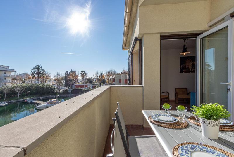 Apart-rent Apartamento Port Sotavent 0147 con vista al canal y piscina - image 34
