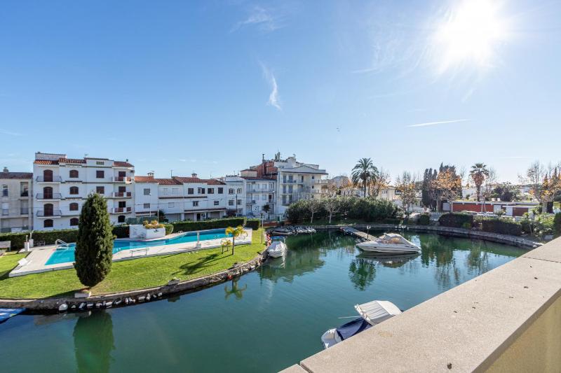 Apart-rent Apartamento Port Sotavent 0147 con vista al canal y piscina - image 4