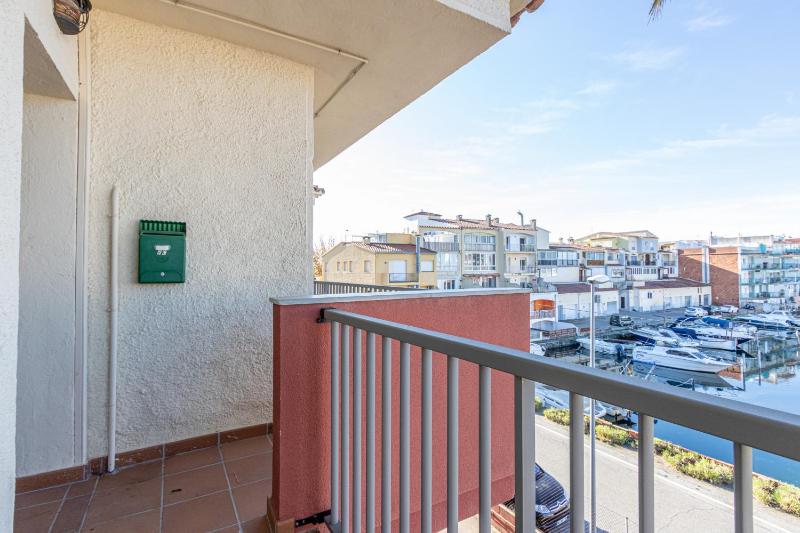 Apart-rent Apartamento Port Sotavent 0147 con vista al canal y piscina - image 29