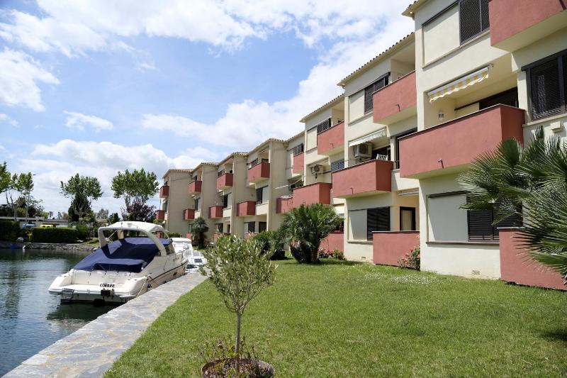 Apart-rent Apartamento Port Sotavent 0147 con vista al canal y piscina - image 22