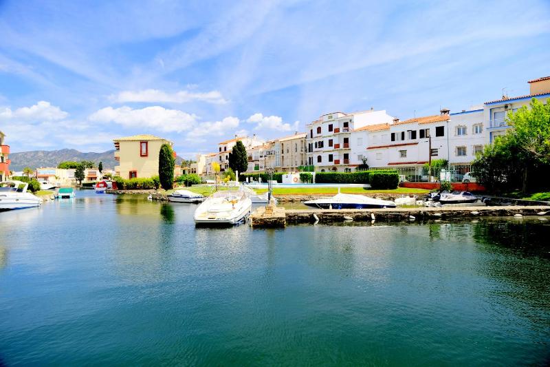 Apart-rent Apartamento Port Sotavent 0147 con vista al canal y piscina - image 28
