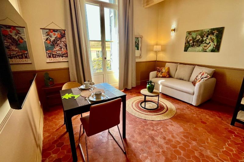Poetic and Cozy Apartment - image 12