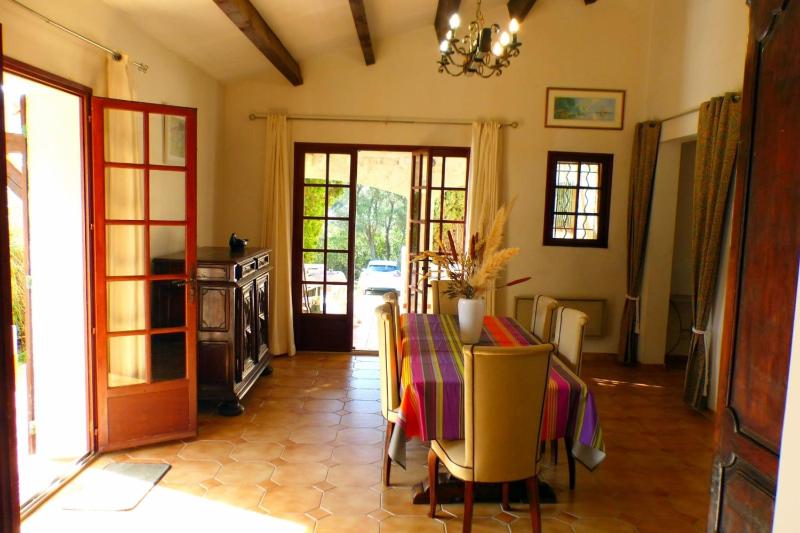 Family cottage facing the sea - image 26