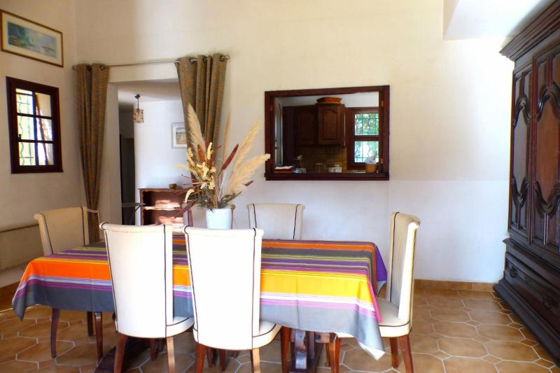 Family cottage facing the sea - image 18