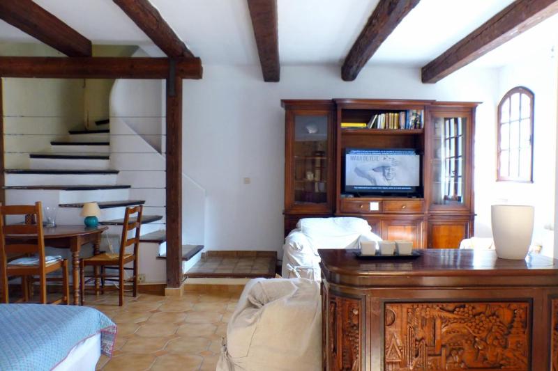 Family cottage facing the sea - image 33